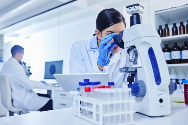  Experienced Pathologists